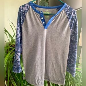 American Eagle 3/4 sleeve paisley top. size M